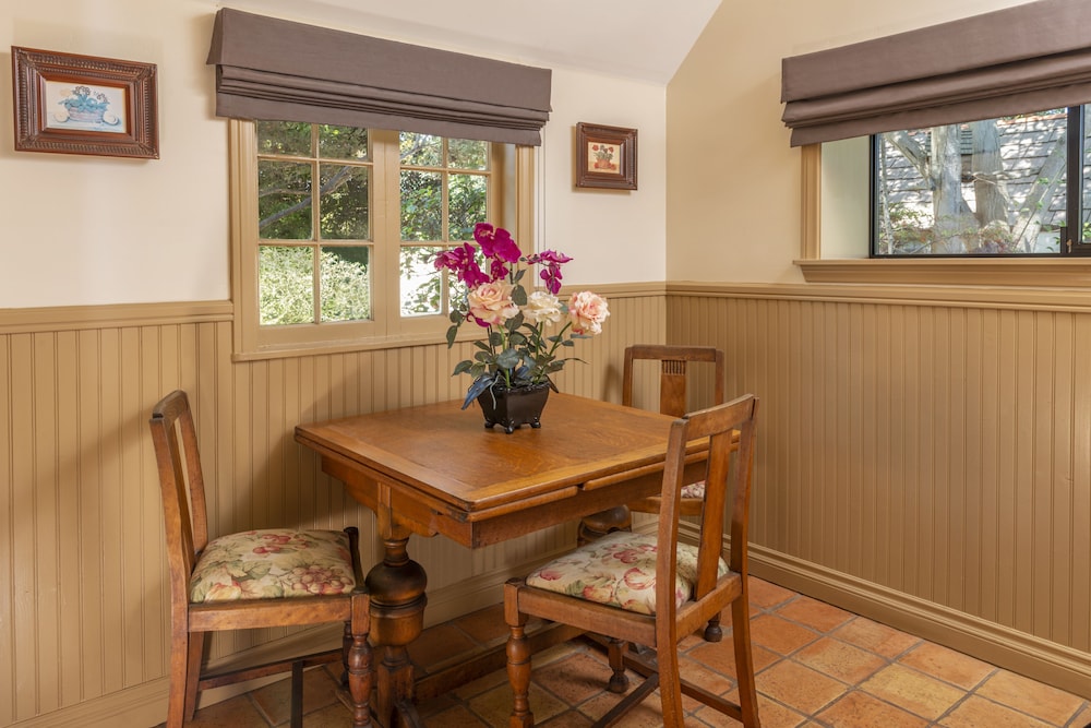 The Pierpont Inn 36/61
