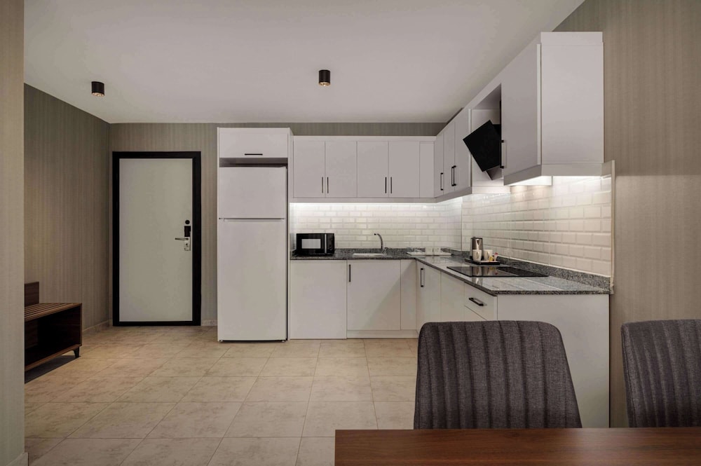 Days Inn by Wyndham Alanya 24/48