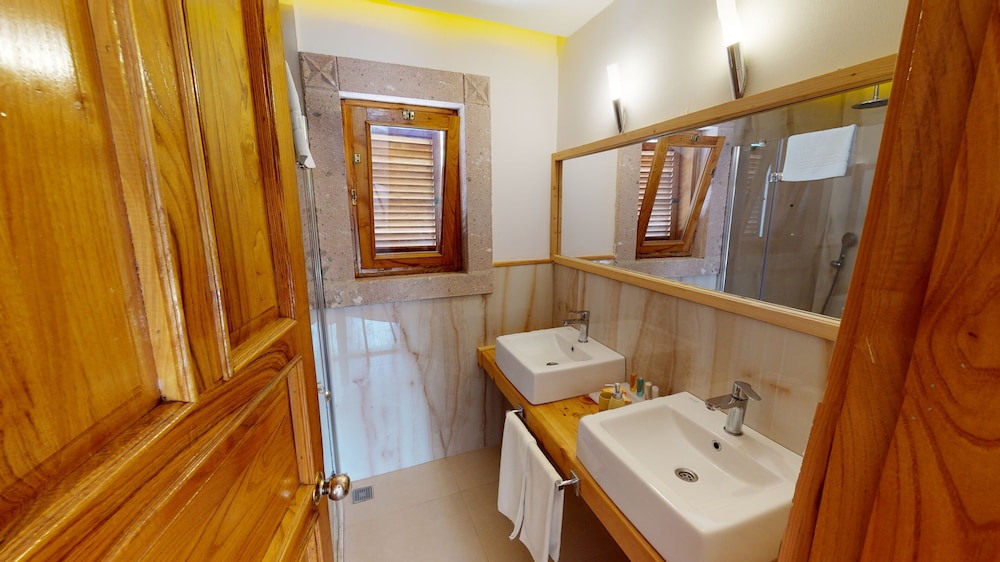 Jade Residence 50/50