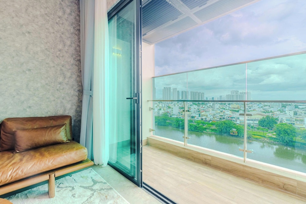 Luxury Vela Luxe - De La Sol Sai Gon 26/50