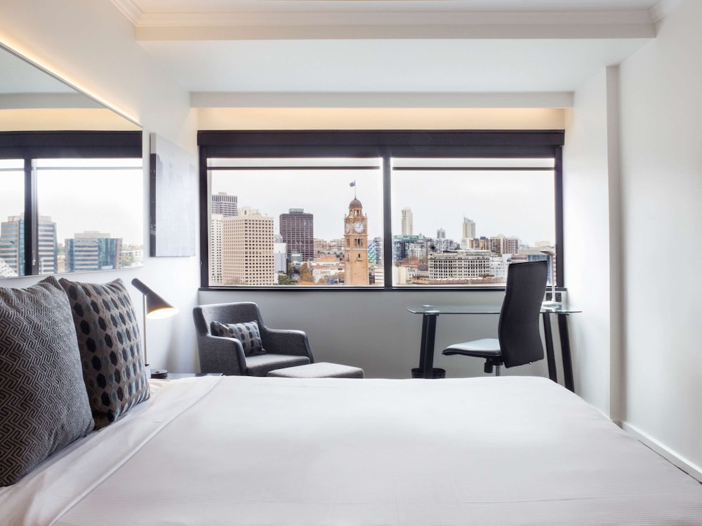 Mercure Sydney 18/67