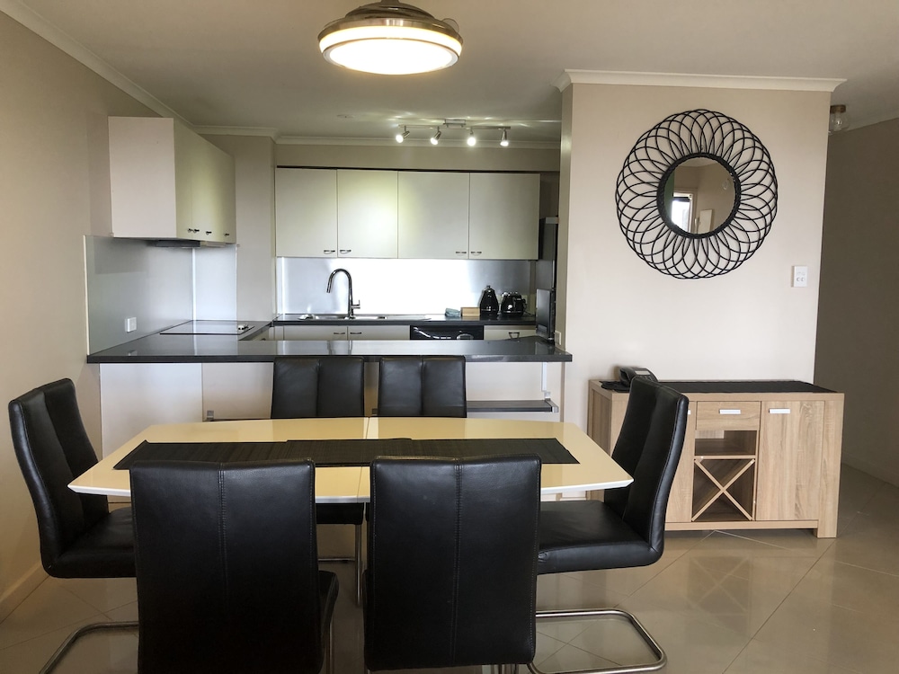 Coral Towers Holiday Suites 14/69