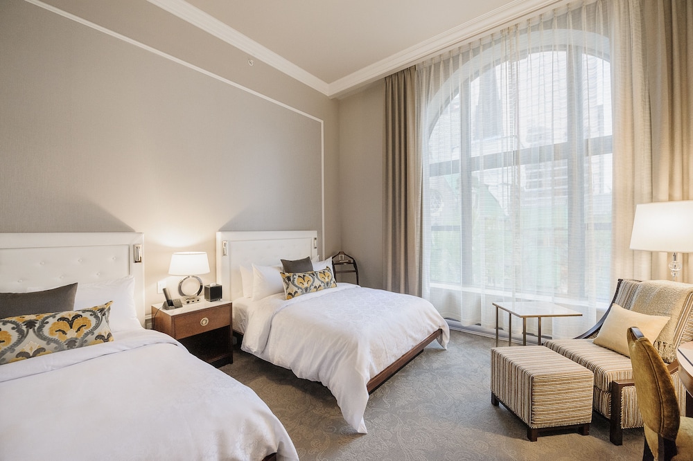 غرفة كلاسيكية بسريرين كوين بإطلالة على المدينة، Hotel Birks Montreal 3/5