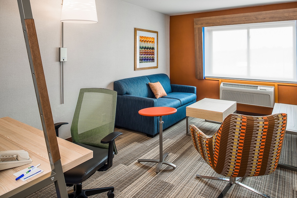 Holiday Inn Express And Suites Halifax Bedford 37/64
