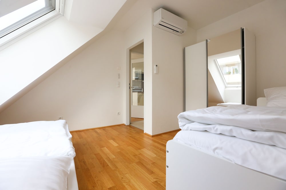 4 Beds and More Vienna Apartments 8/29