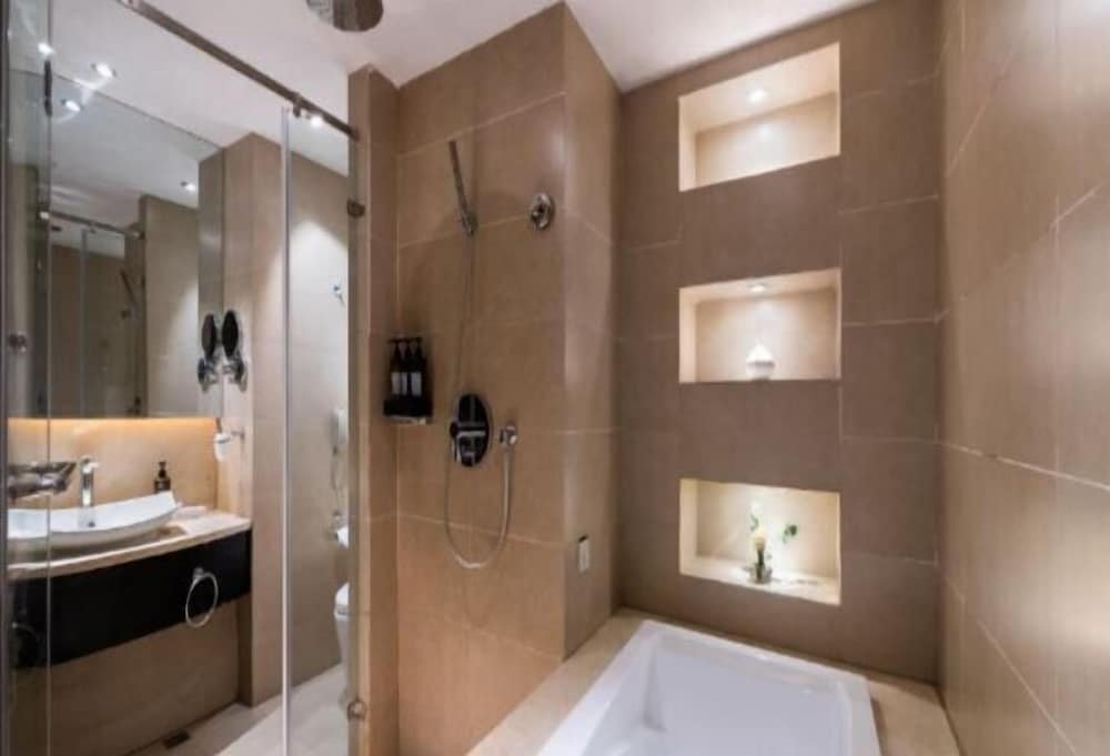 Orange Crystal Hotel (North the Bund East Daming Road) 52/59