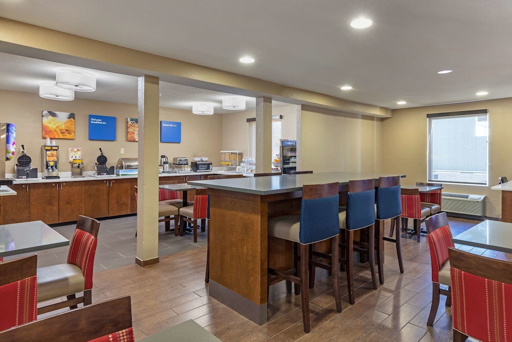 Comfort Inn N Myrtle Beach Barefoot Landing 26/36