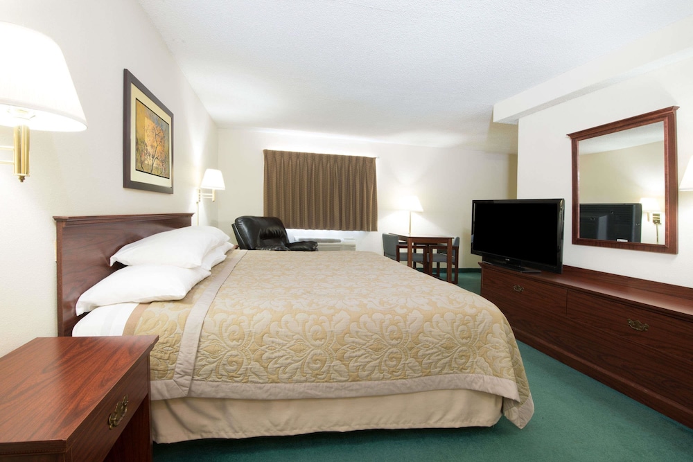 Super 8 by Wyndham Richmond VA 9/29