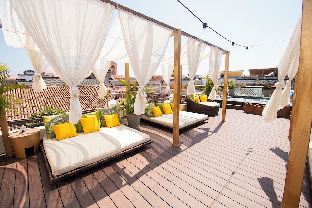 Ananda Hotel Boutique 22/70