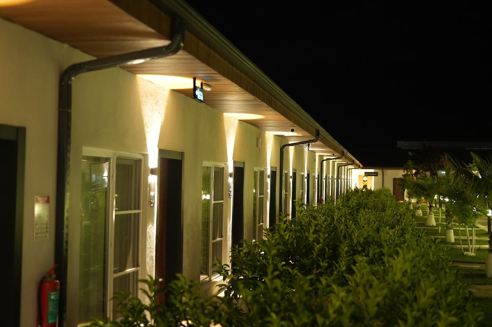 Expo Garden Hotel 47/50