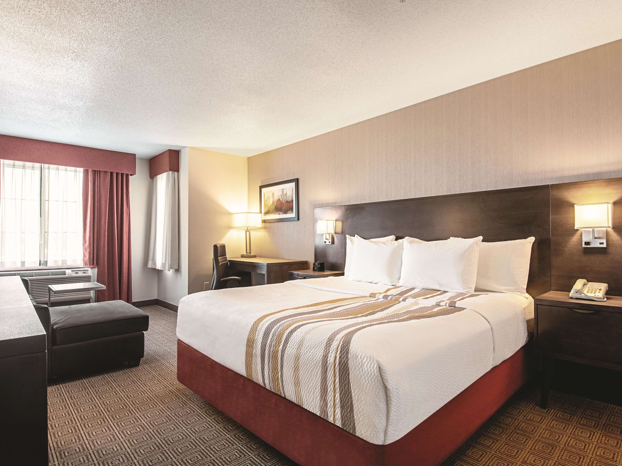 ROOM, KING BED, MOUNTAIN VIEW, ACCESSIBLE