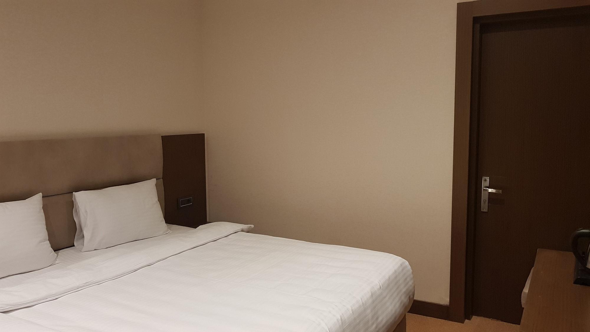 Room, Double Bed, No Window