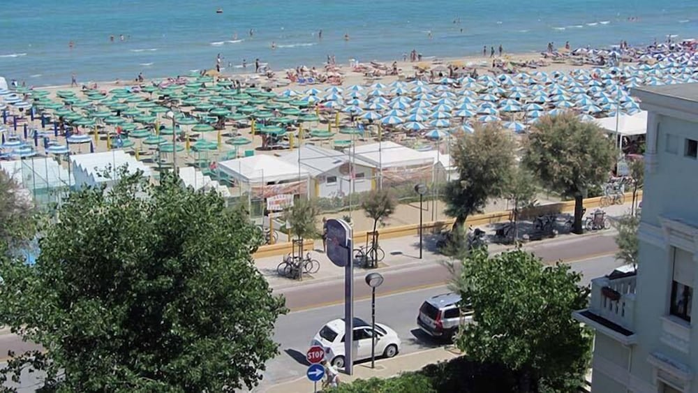 Sabra Hotel 32/35
