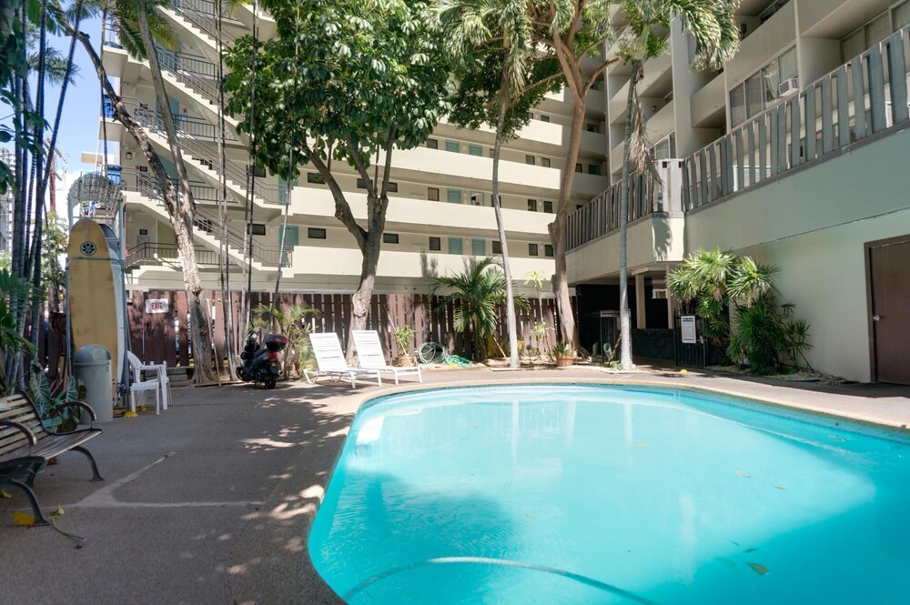 Castle Waikiki Grand Hotel 65/70