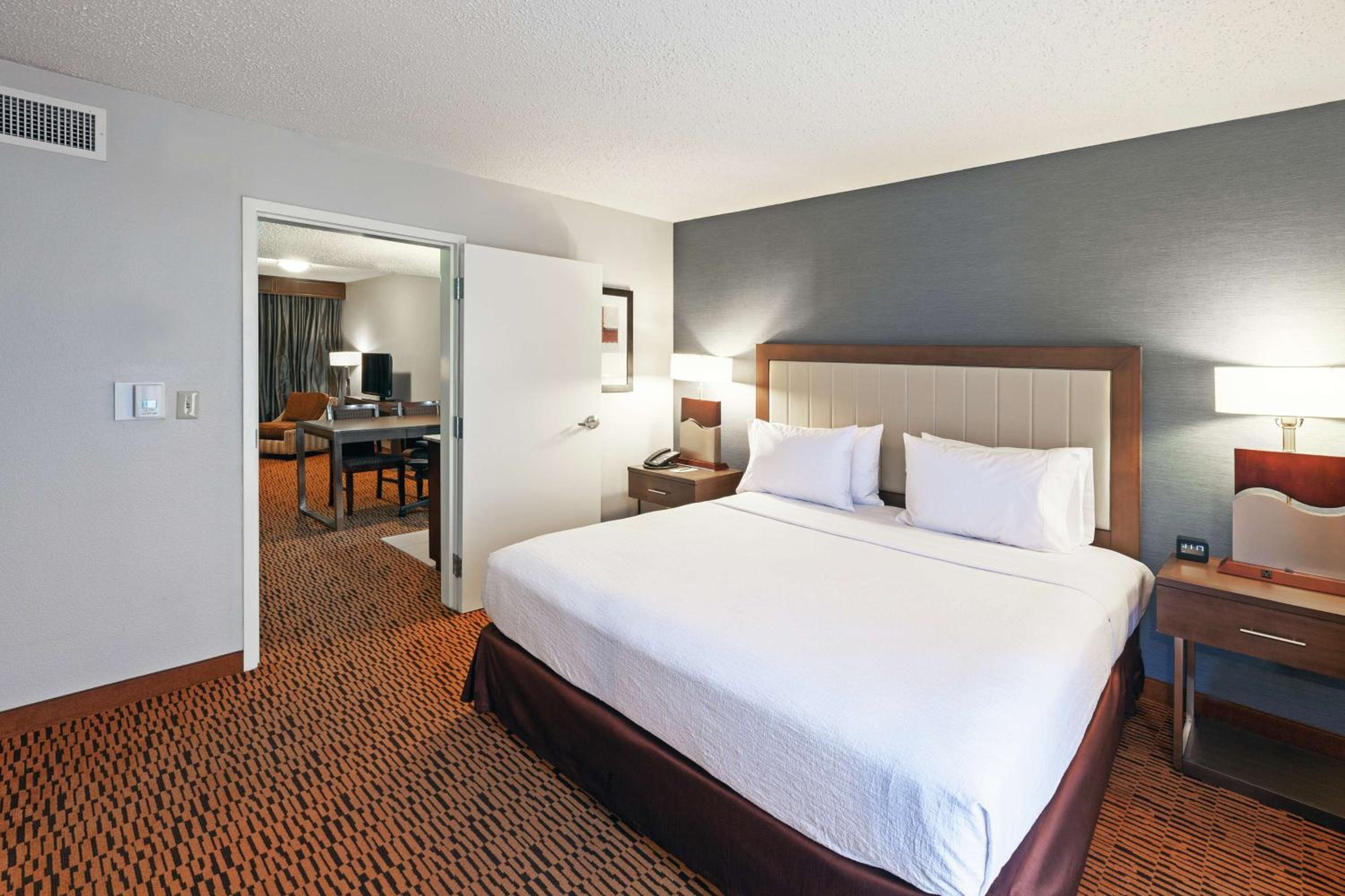 1 BEDROOM, SUITE, KING BED, ACCESSIBLE