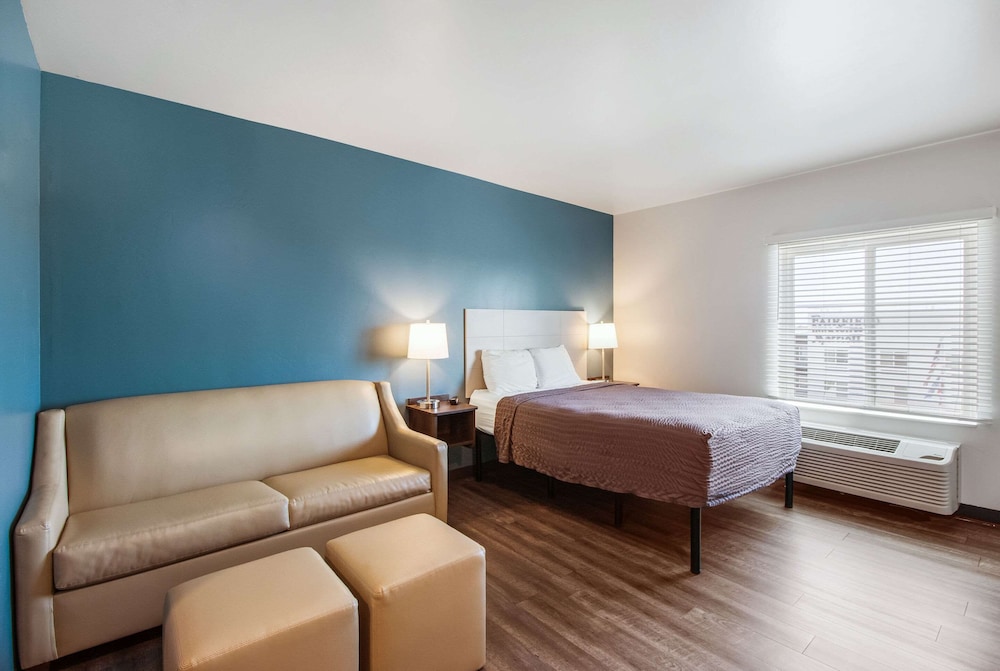 WoodSpring Suites Bakersfield Airport 15/27