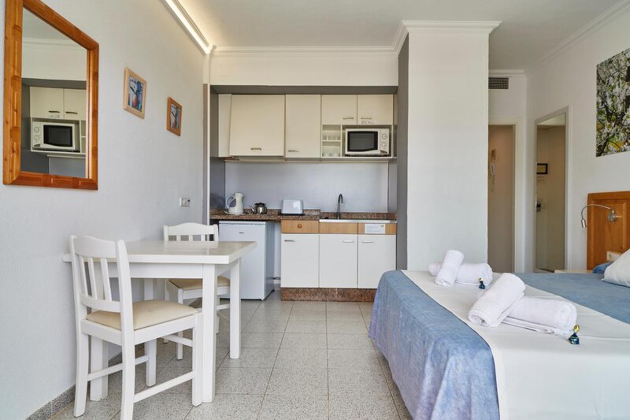 Invisa Aparthotel Casa Luis 13/53