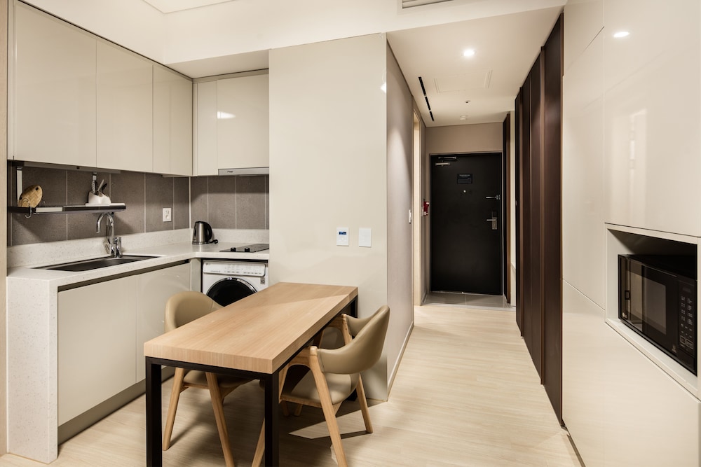 Golden Tulip Incheon Airport Hotel and Suites 47/63