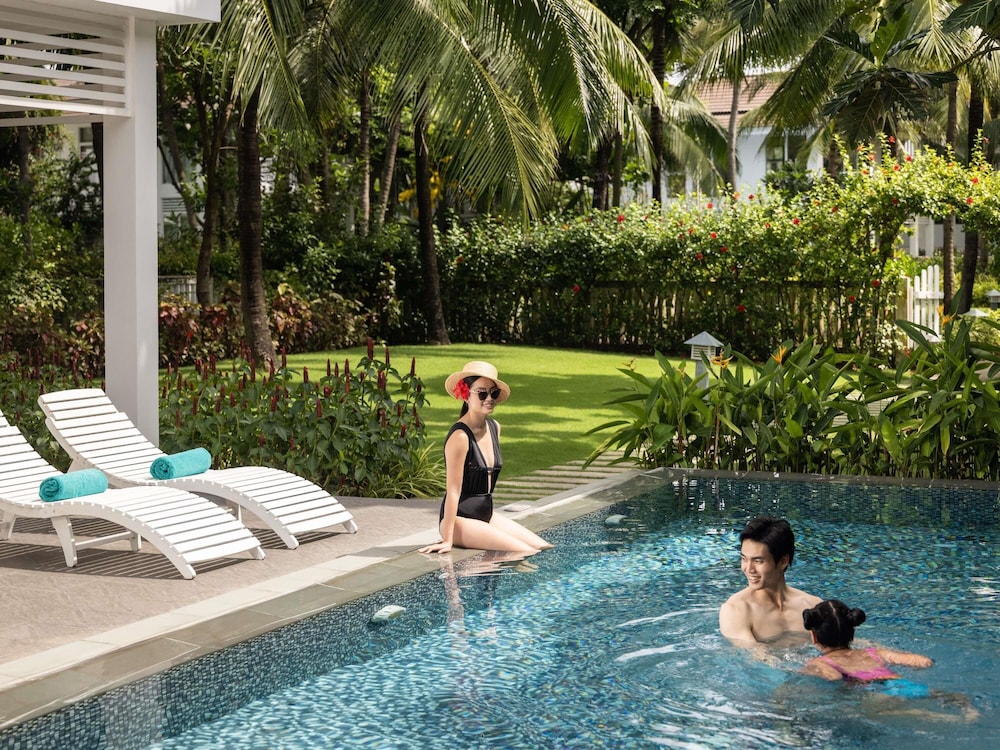 swimming pool spa
