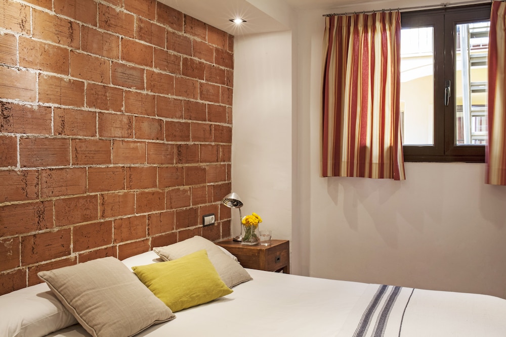 AinB Las Ramblas Guardia Apartments 9/60