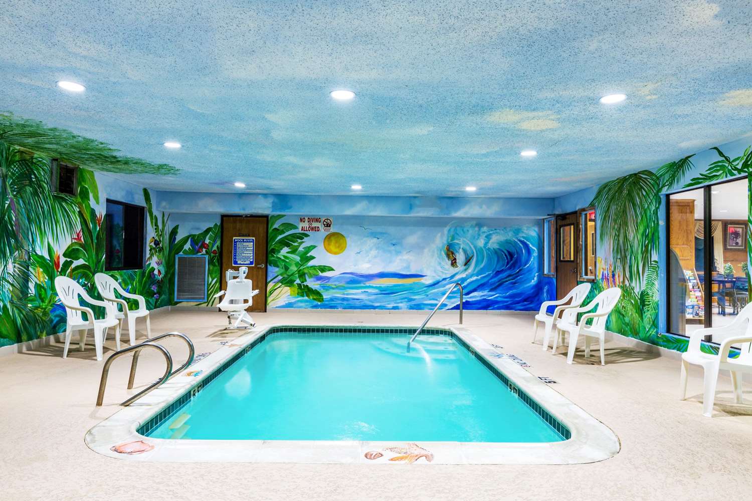 Super 8 by Wyndham League City 41/46