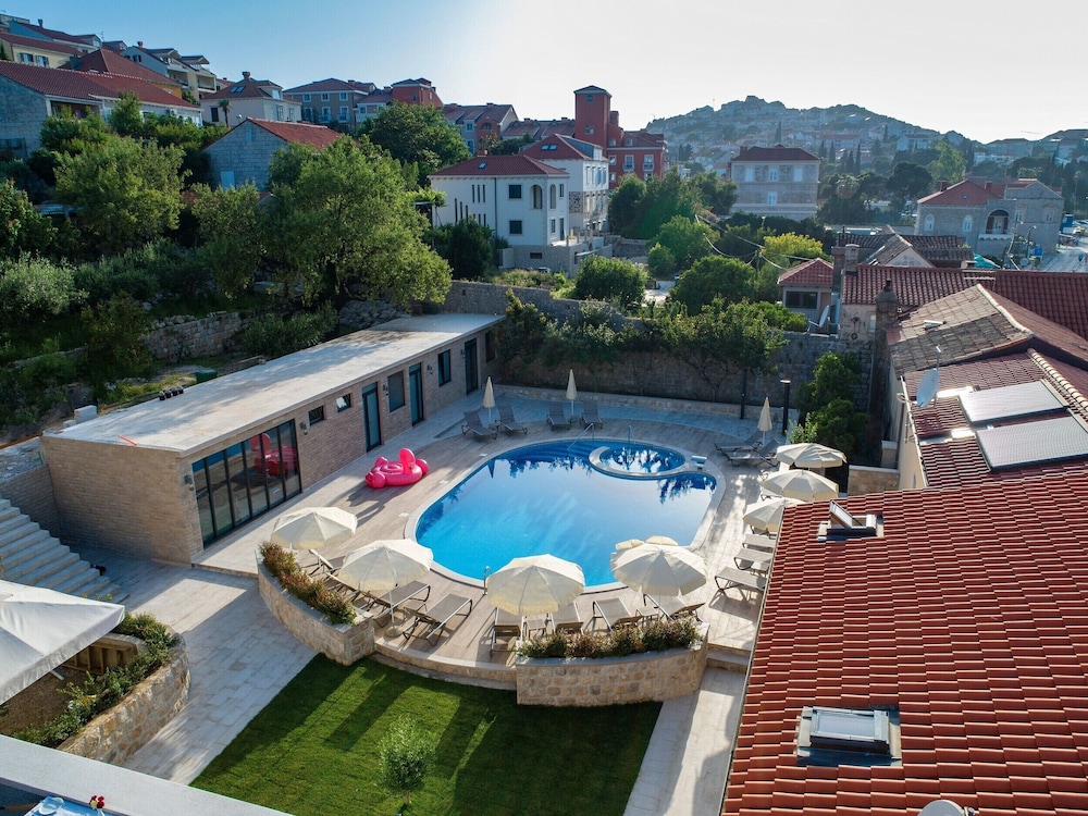 ORKA APARTMENTS 66/75