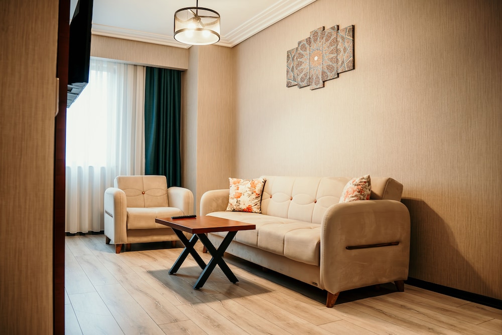 Grand Vaves Hotel 42/58