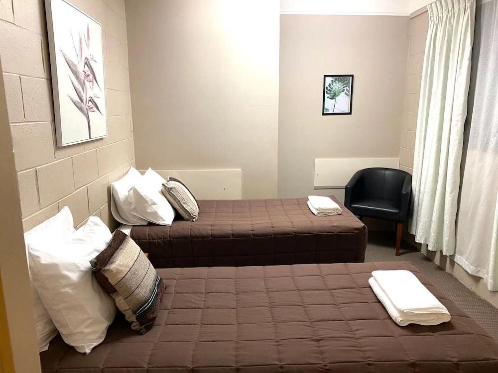 Apollo Motel Parkes 12/50