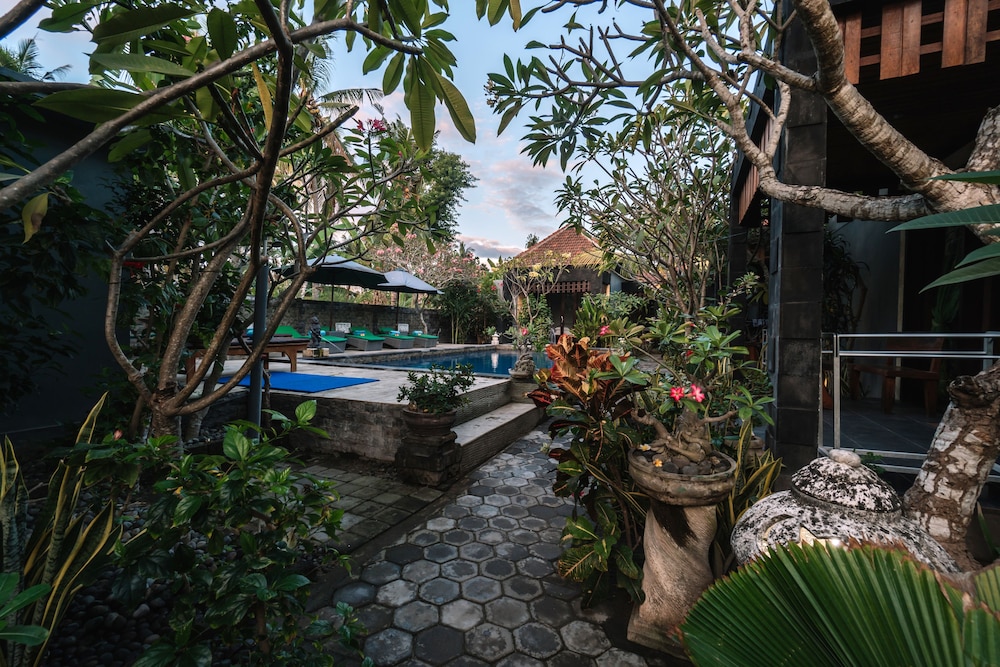 D And B Bungalow 64/67