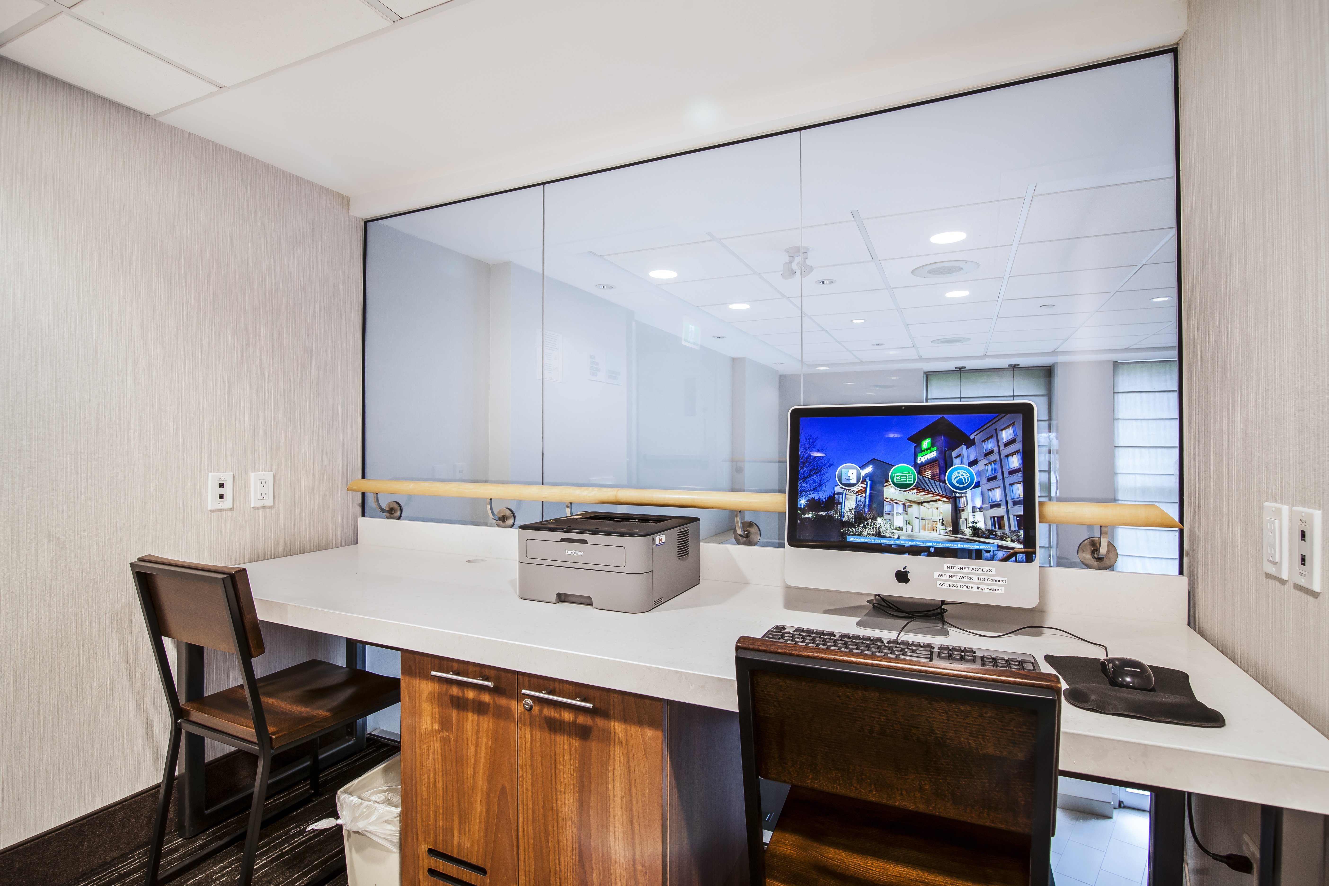 Holiday Inn Express Suites Langley 63/73