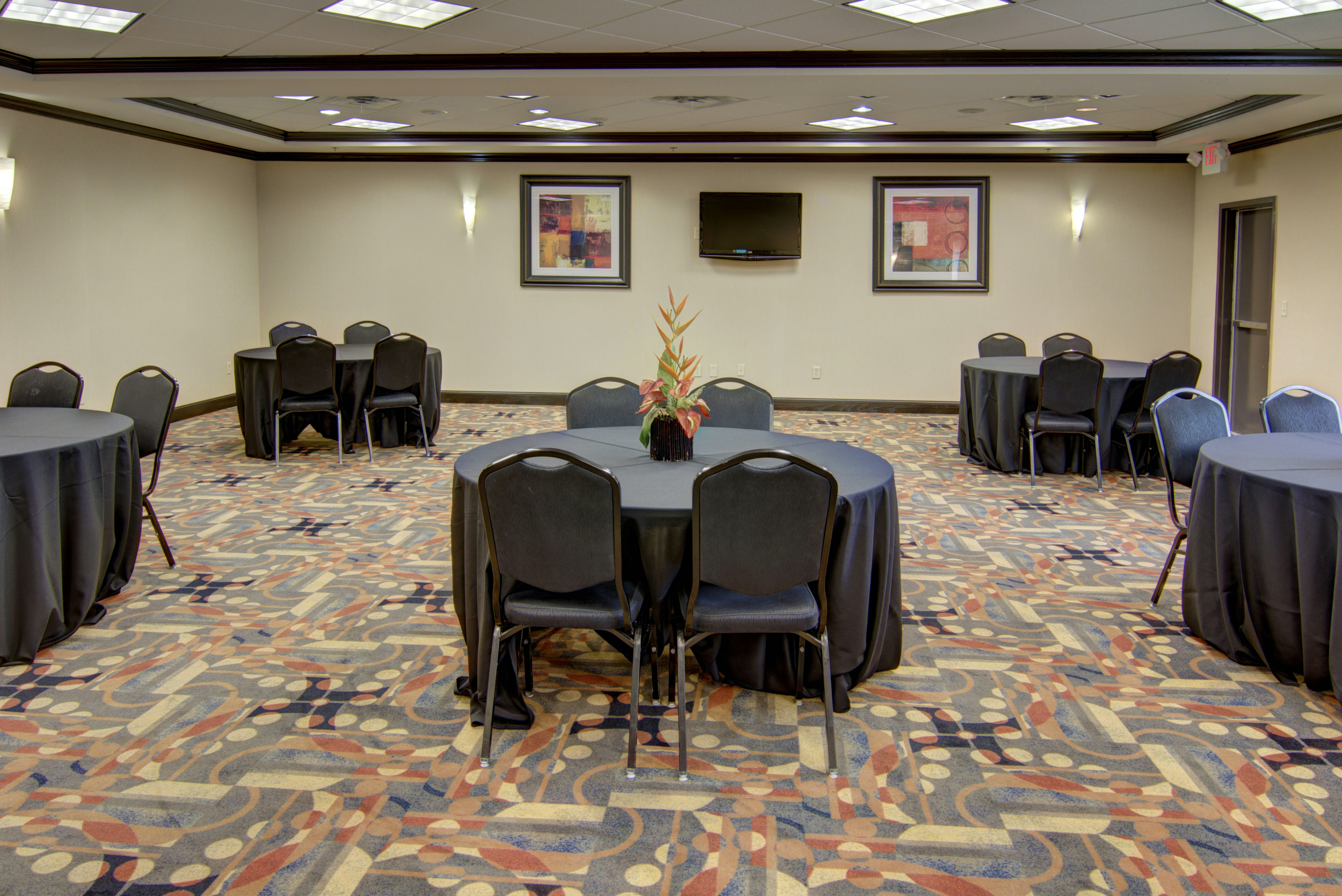Holiday Inn Express Hotel and Suites Paris 27/30