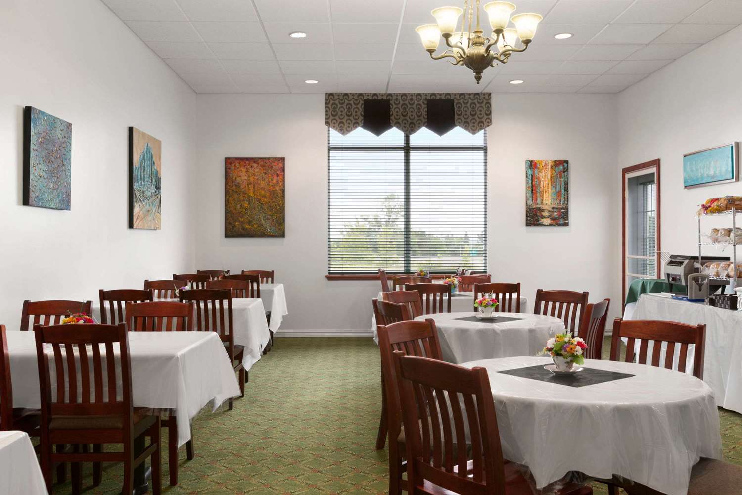 Days Inn by Wyndham Oromocto Conference Centre 10/12