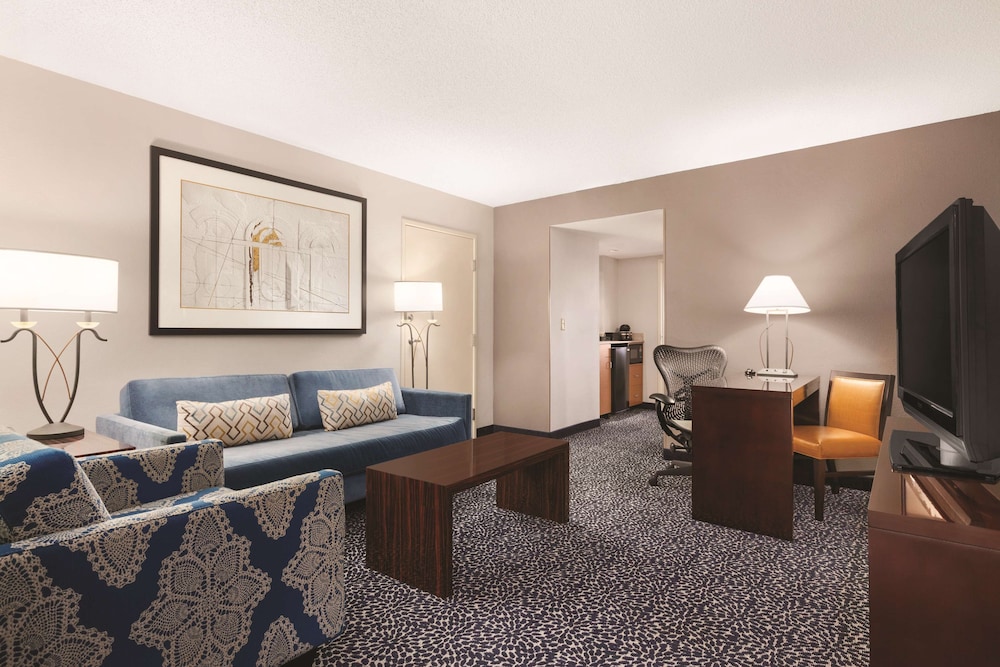 Embassy Suites Louisville East 40/73