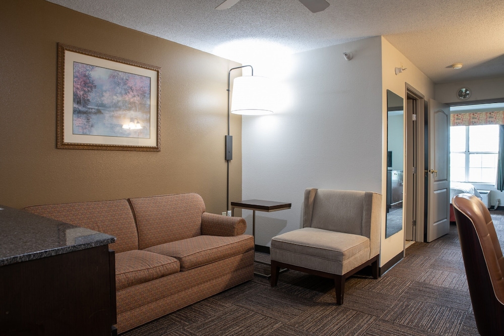 BlissPoint Inn and Suites Marion 25/47