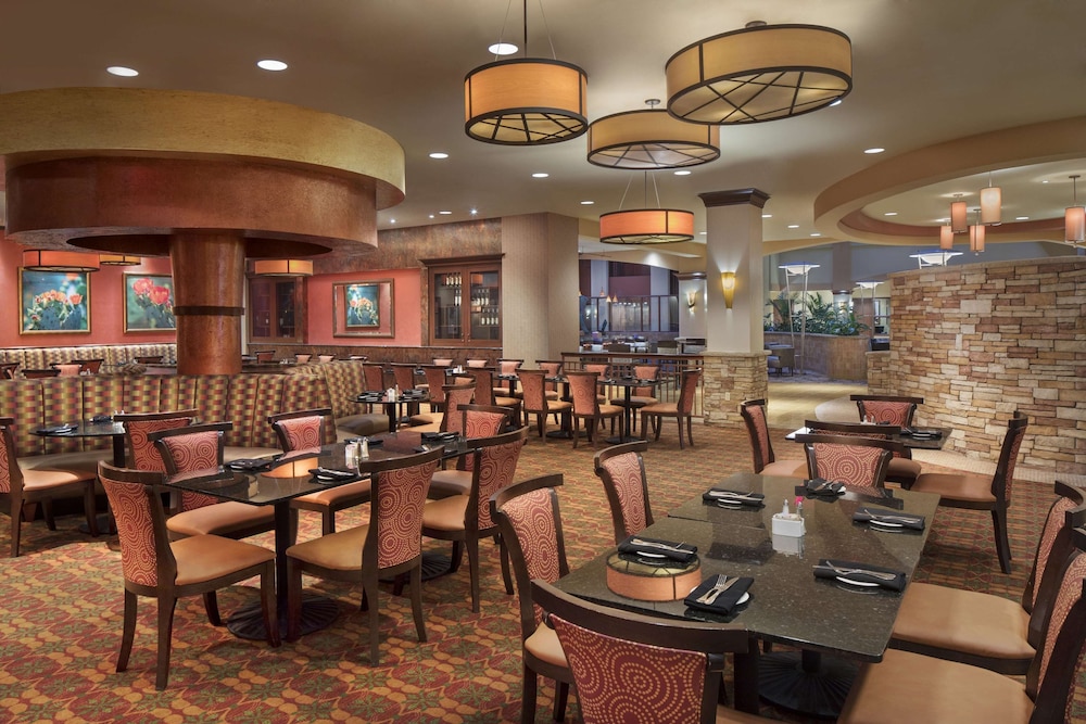 Embassy Suites by Hilton San Marcos Conference Center 48/76