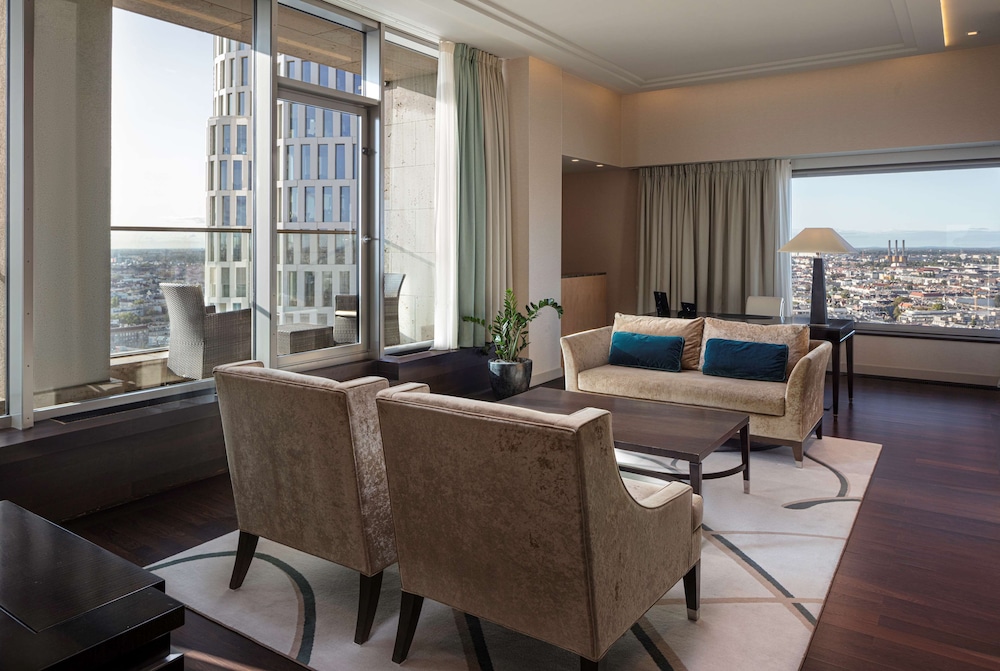 Waldorf Astoria Hotel 35/68
