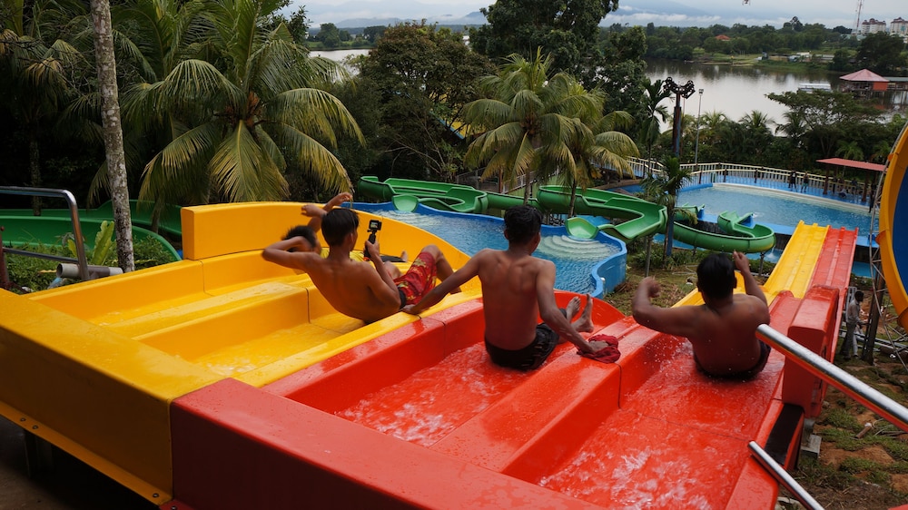 Bukit Merah Laketown Resort 26/43