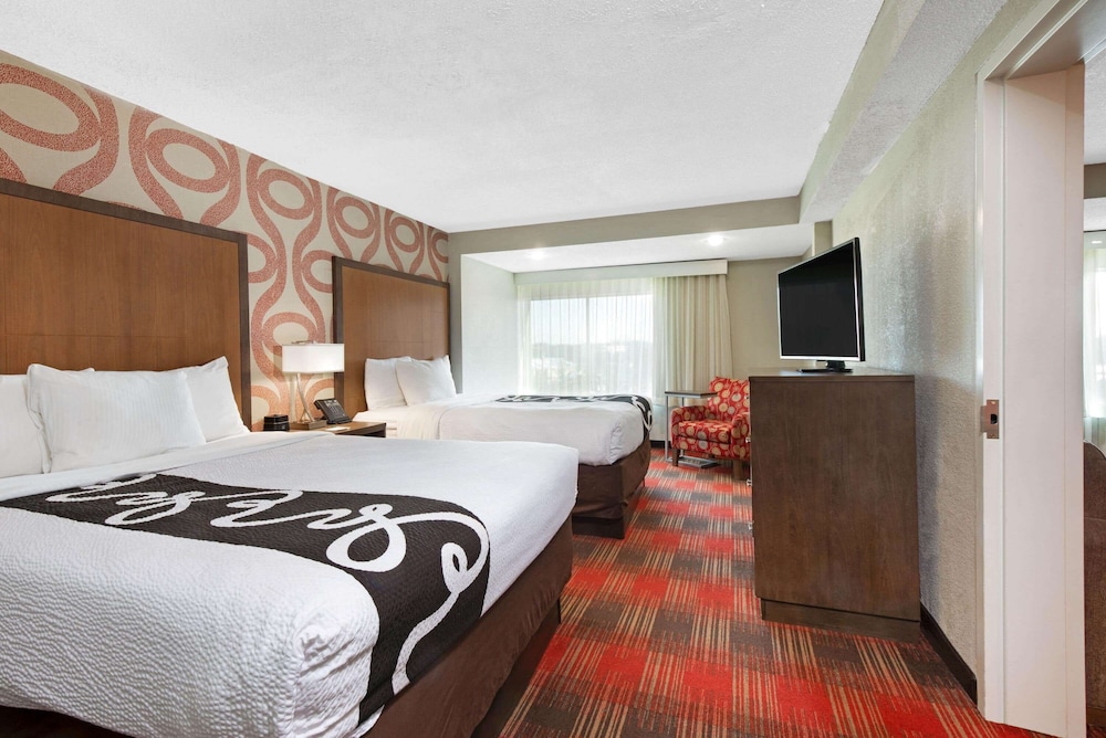La Quinta Inn & Suites by Wyndham DC Metro Capital Beltway 20/55