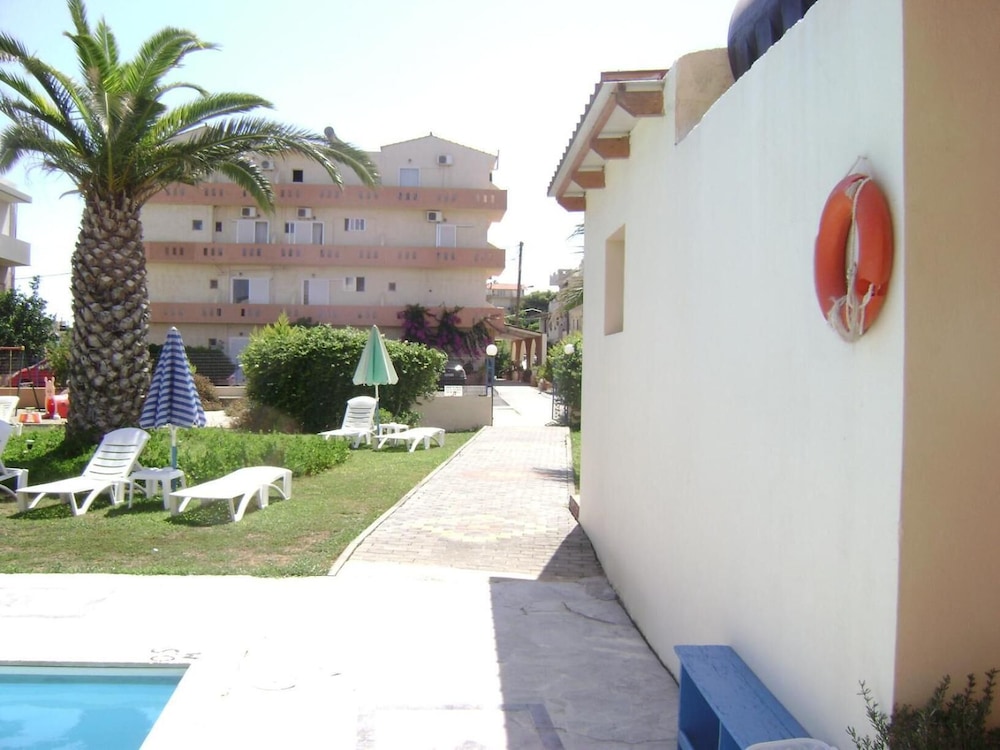 AUSTRALIA HOTEL 36/44