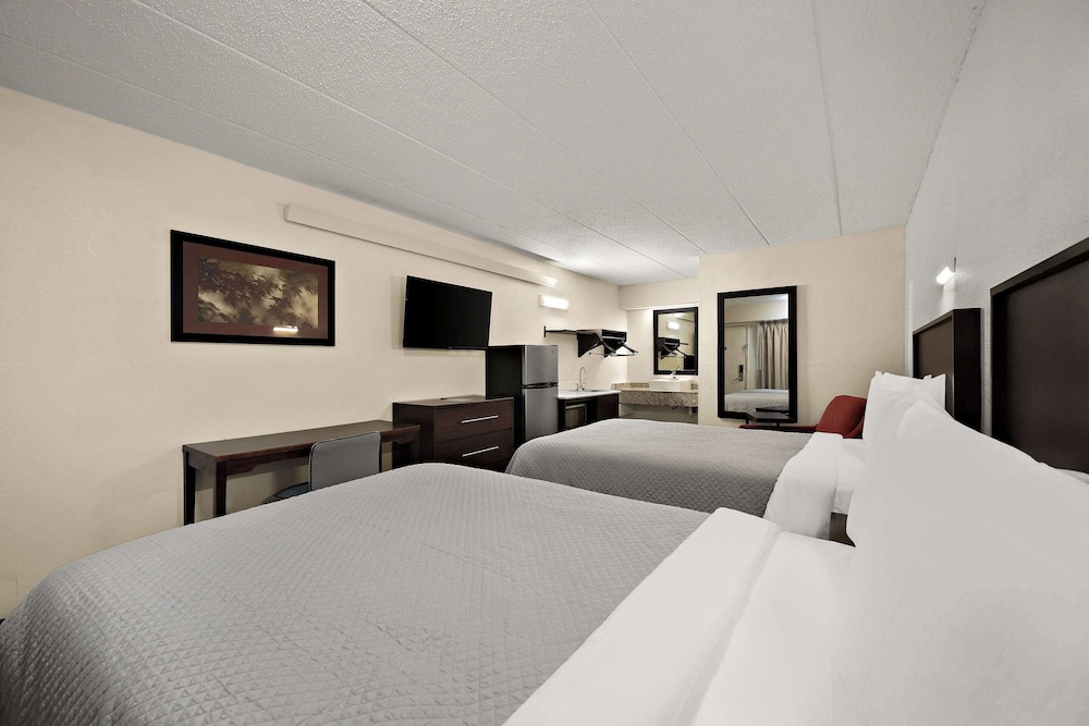 Efficiency, 2 Queen Beds