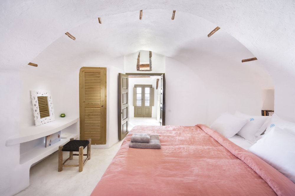 Cave, Aurora, Superior, Suite, Queen Bed, Caldera View, Sofa, Plunge Pool