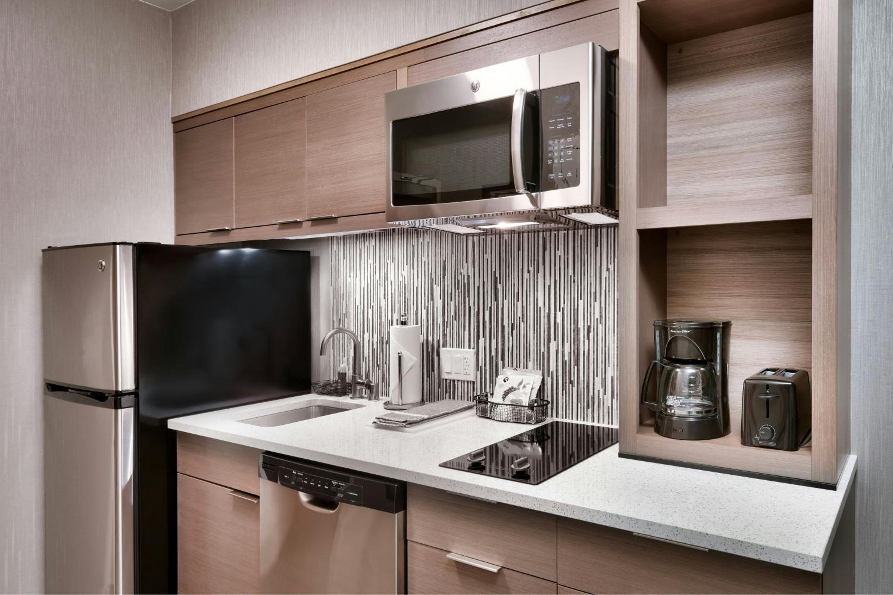 استوديو بسرير كوين مع أريكة لذوي الإعاقة، Towneplace Suites Los Angeles Lax Hawthorne 8/10