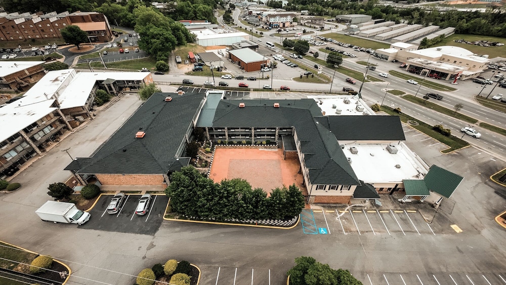 Riverside Inn & Suites by OYO Danville Ceaser Casino 11/68