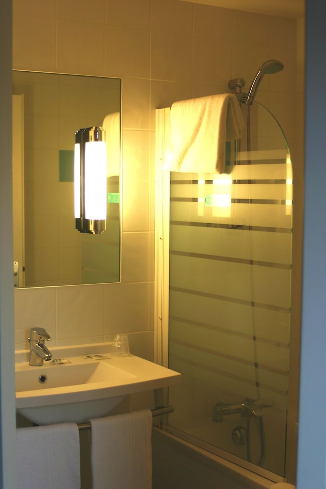 Mercure Luxeuil Les Bains Hexagone 33/71