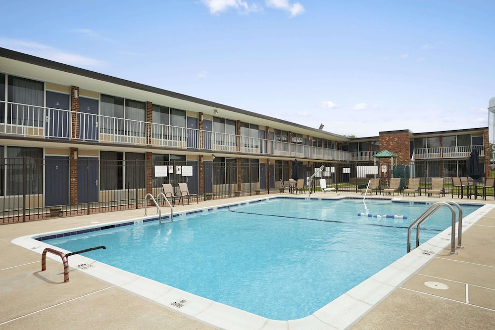 Days Inn by Wyndham Frederick 1/45
