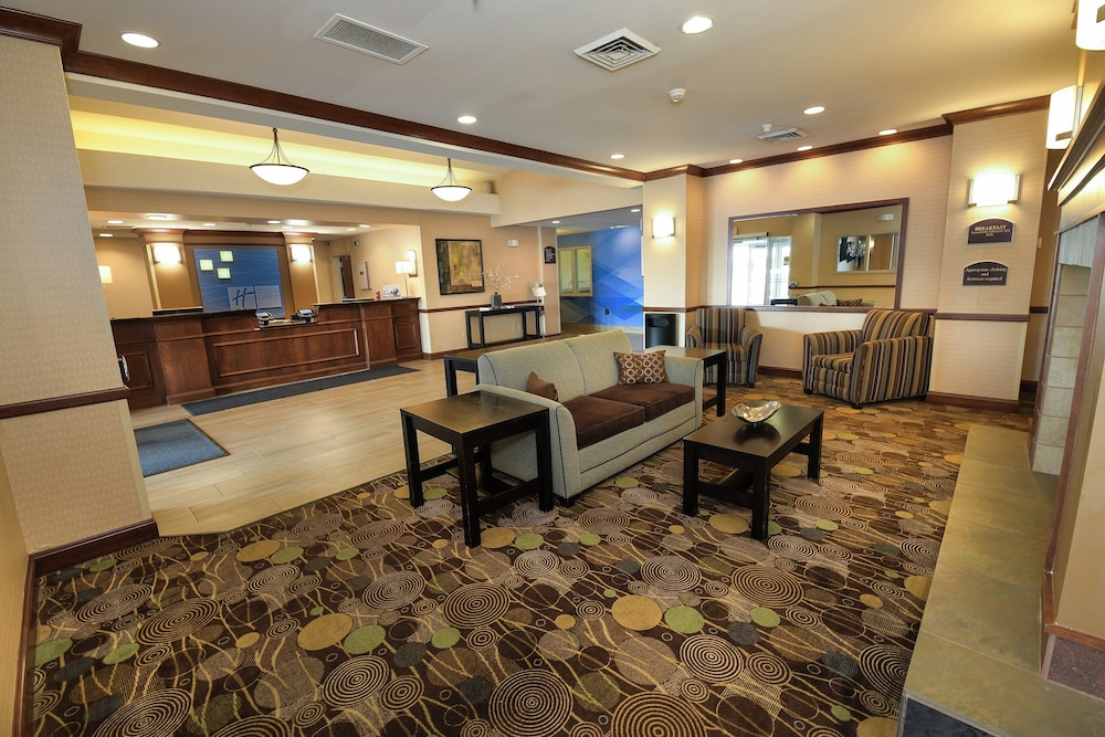 Holiday Inn Express Hotel And Suites Grand Forks 55/75