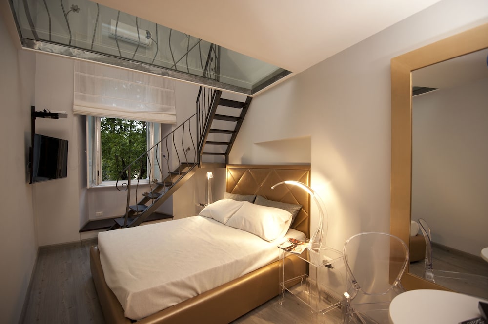 Luxury On the River 26/75