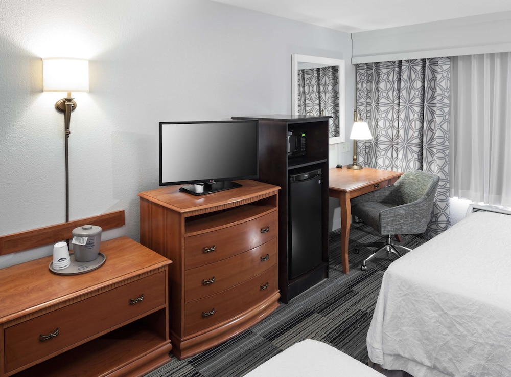 Hampton Inn And Suites Tulare 22/60