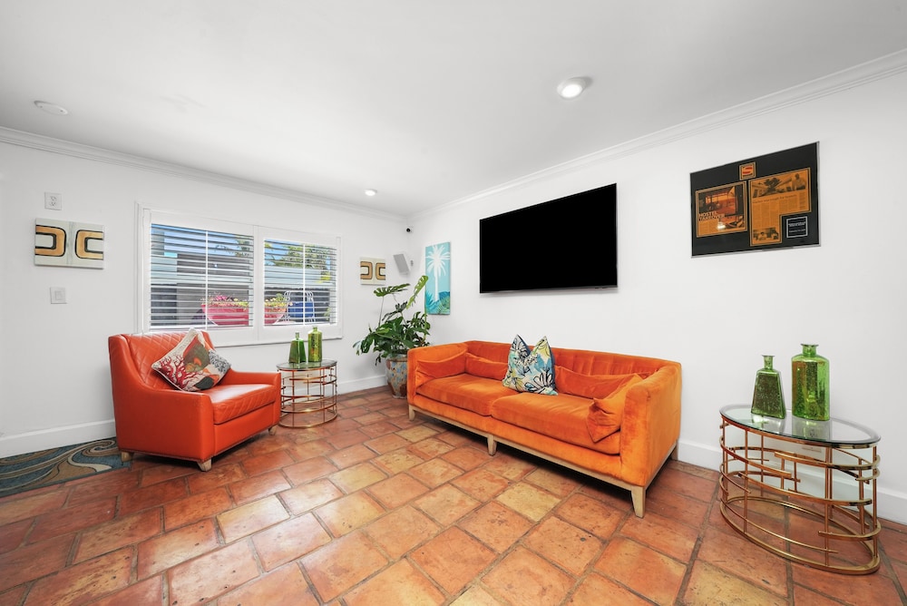 Hollywood Beach Suites Hostel Hotel 44/75