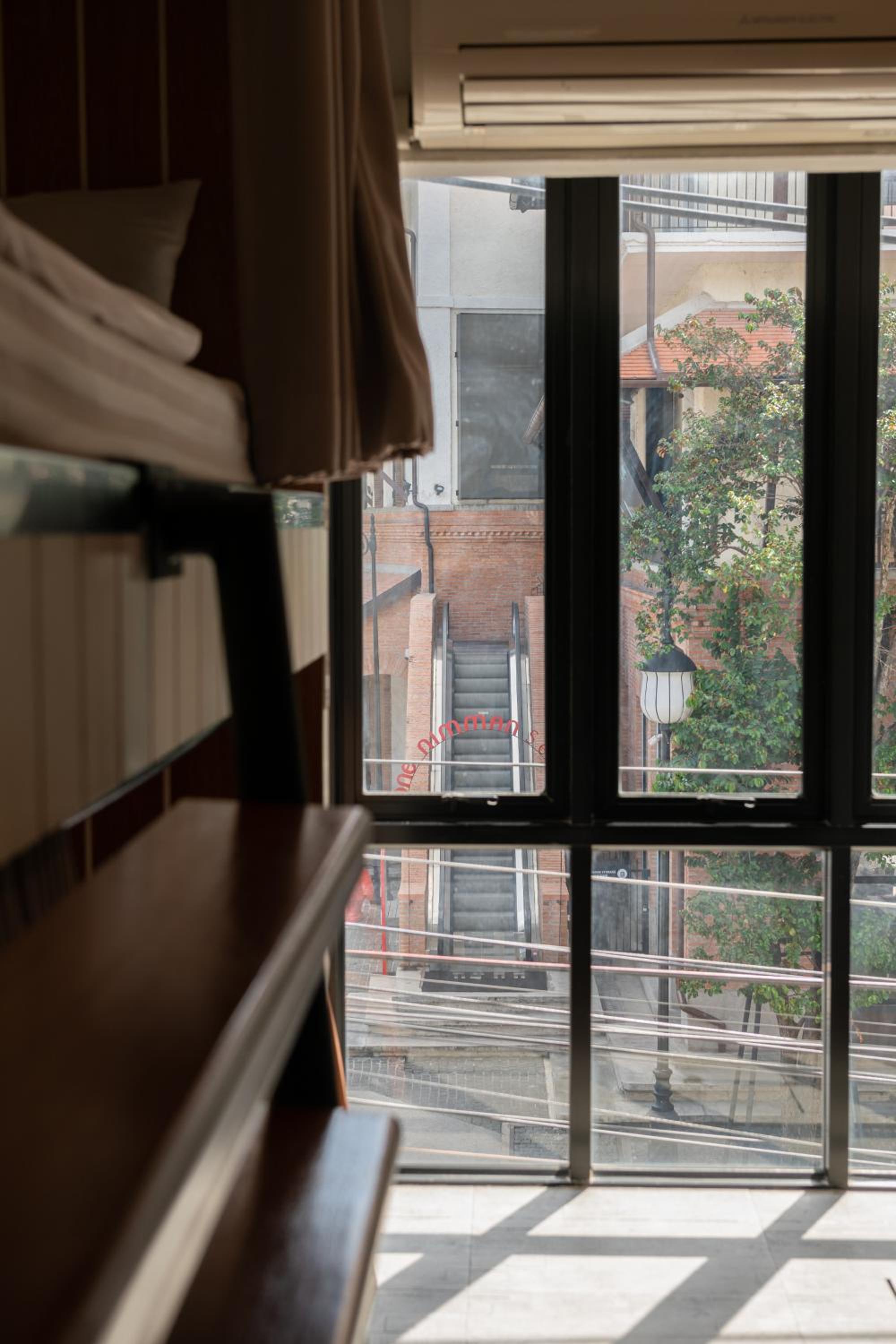Bed Addict Hostel X Cafe 48/63